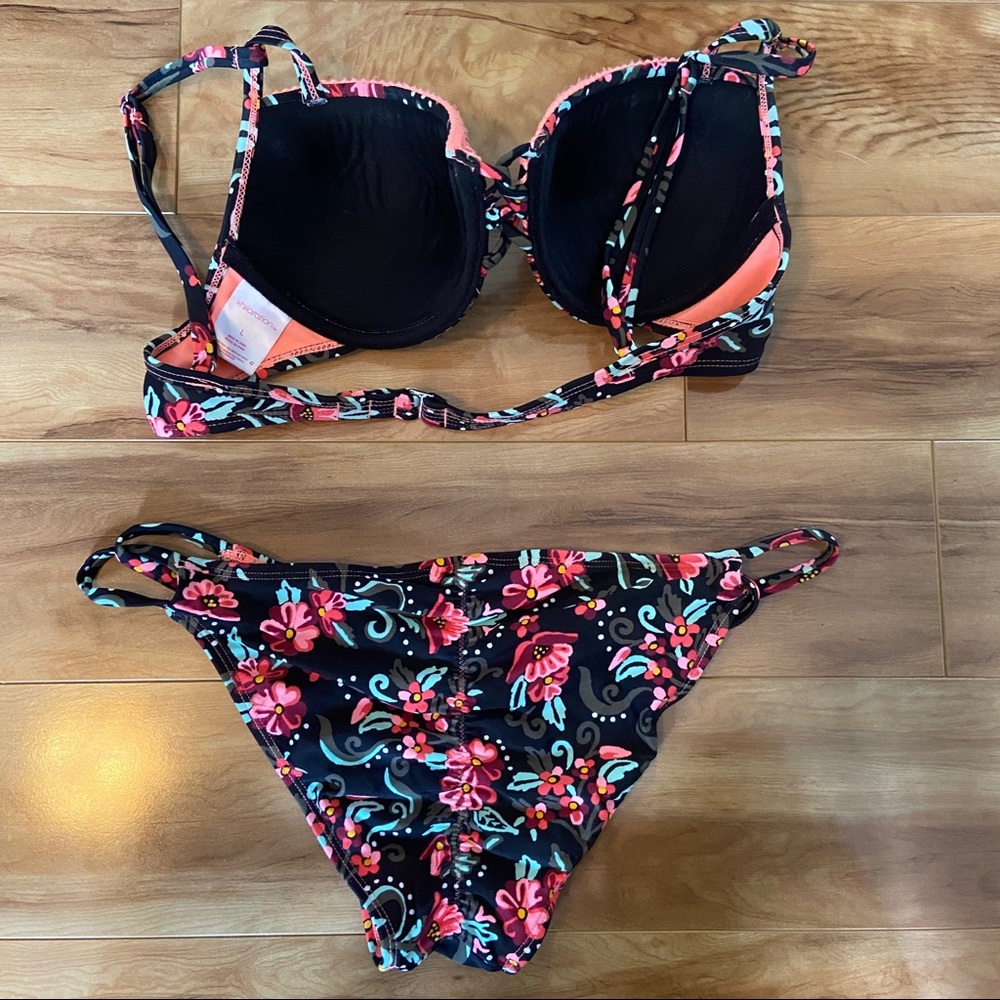 Bikini Set - Picture 2 of 5